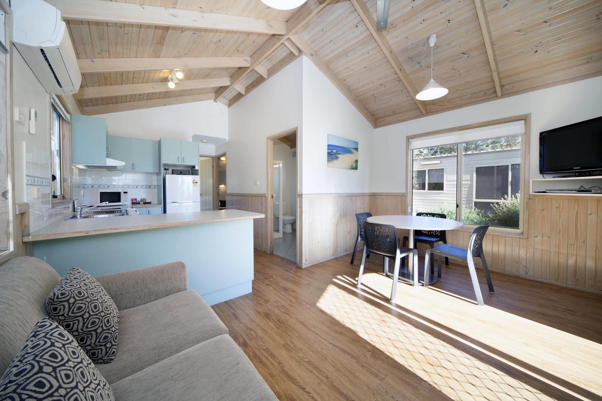 Holiday Haven Culburra Beach Hotel Bagian luar foto
